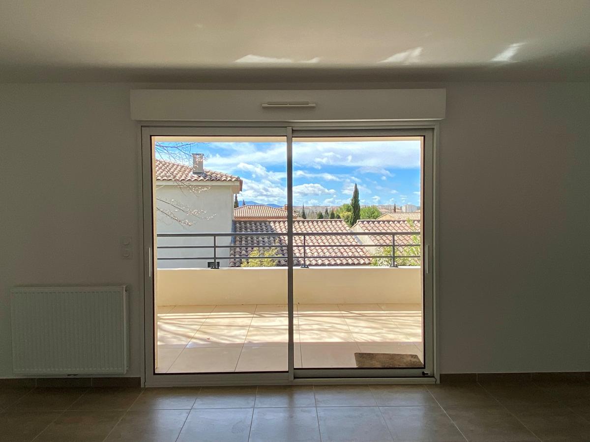 Recently built 3-room apartment with garden and...