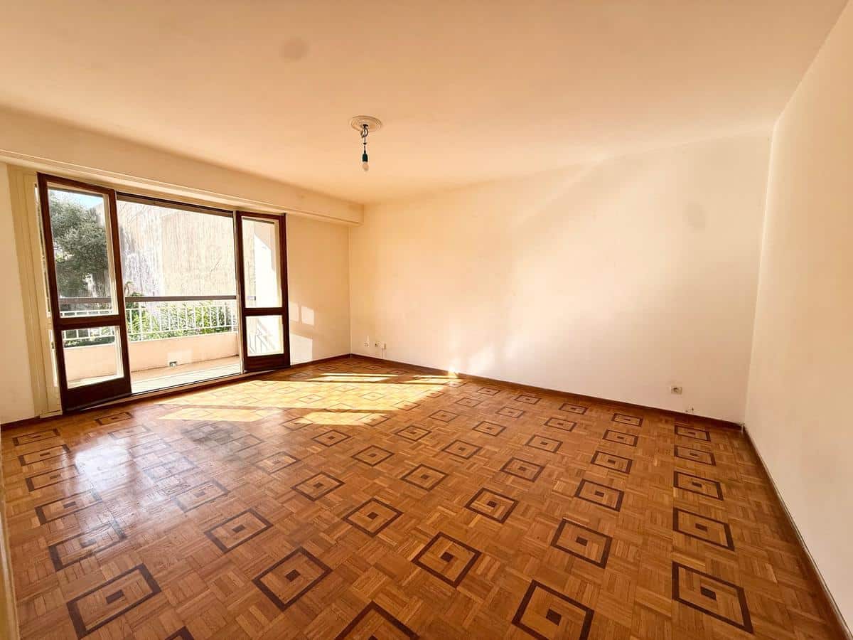 Type 1 de 38 m2 avec terrasse Marseille 5ème