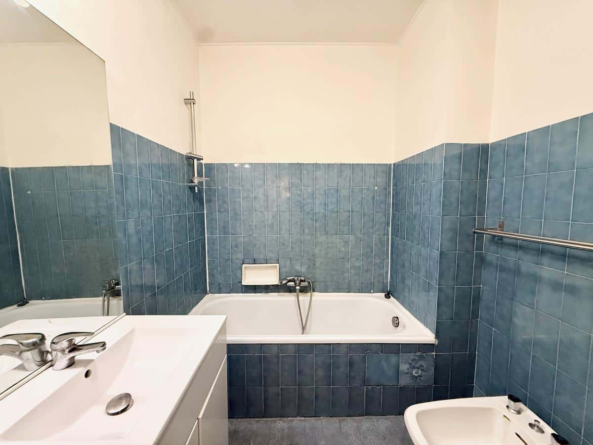 Type 1 de 38 m2 avec terrasse Marseille 5ème