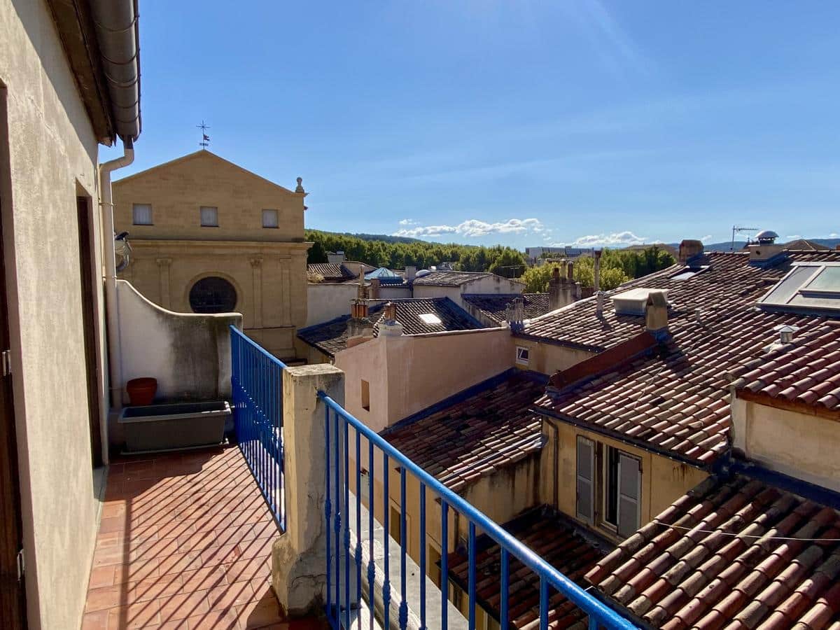 Furnished one-bedroom apartment on Rue Constantin...