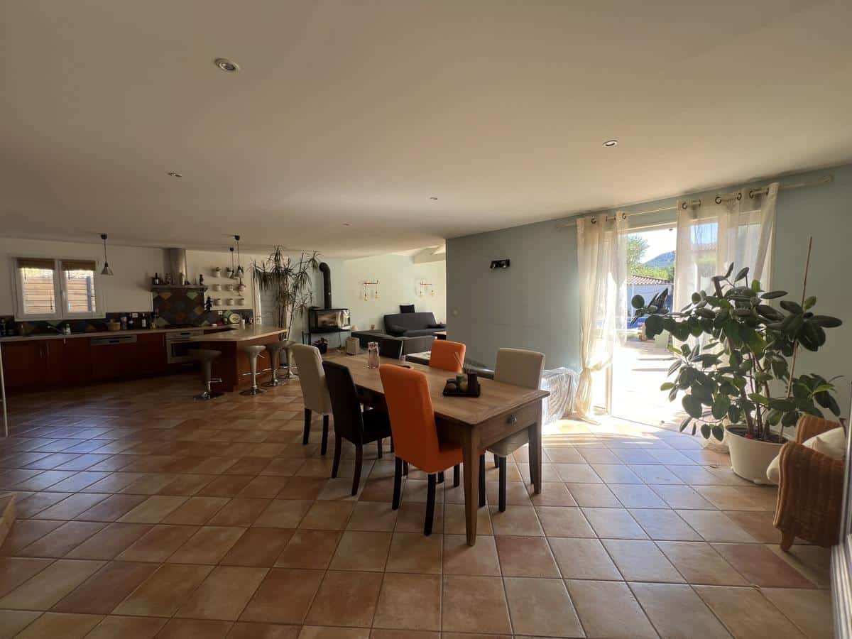 Type 4 house in Saint Savournin of 132.60 m2 furnished