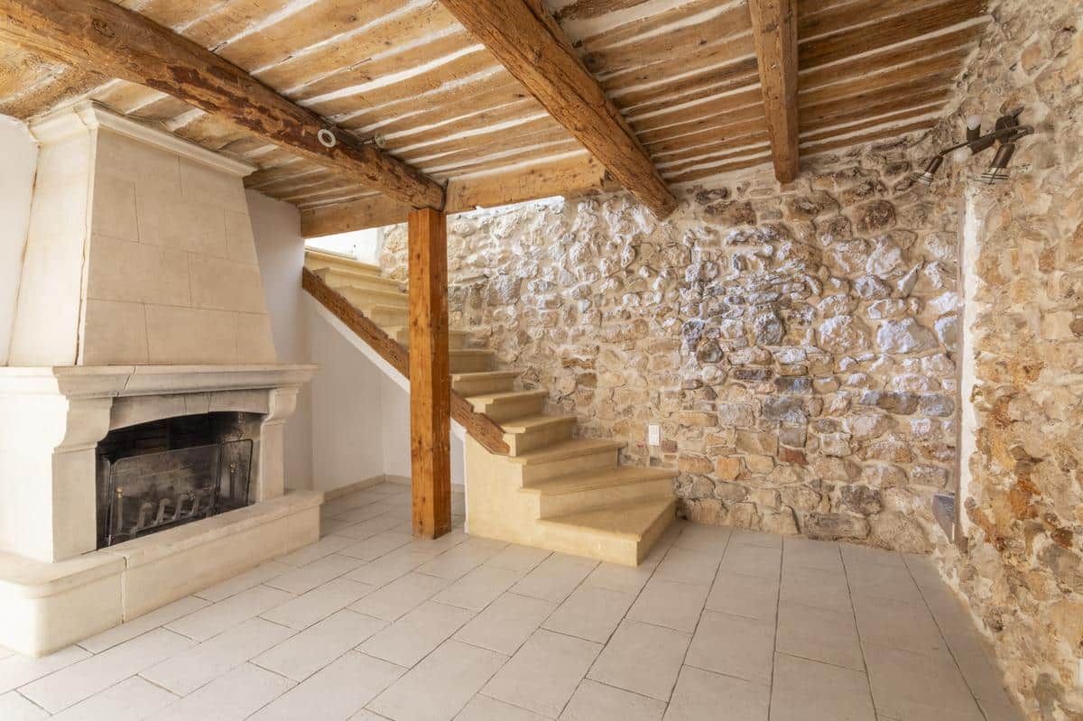 Maison de village T4 de 97.26 au coeur du village de Bouc