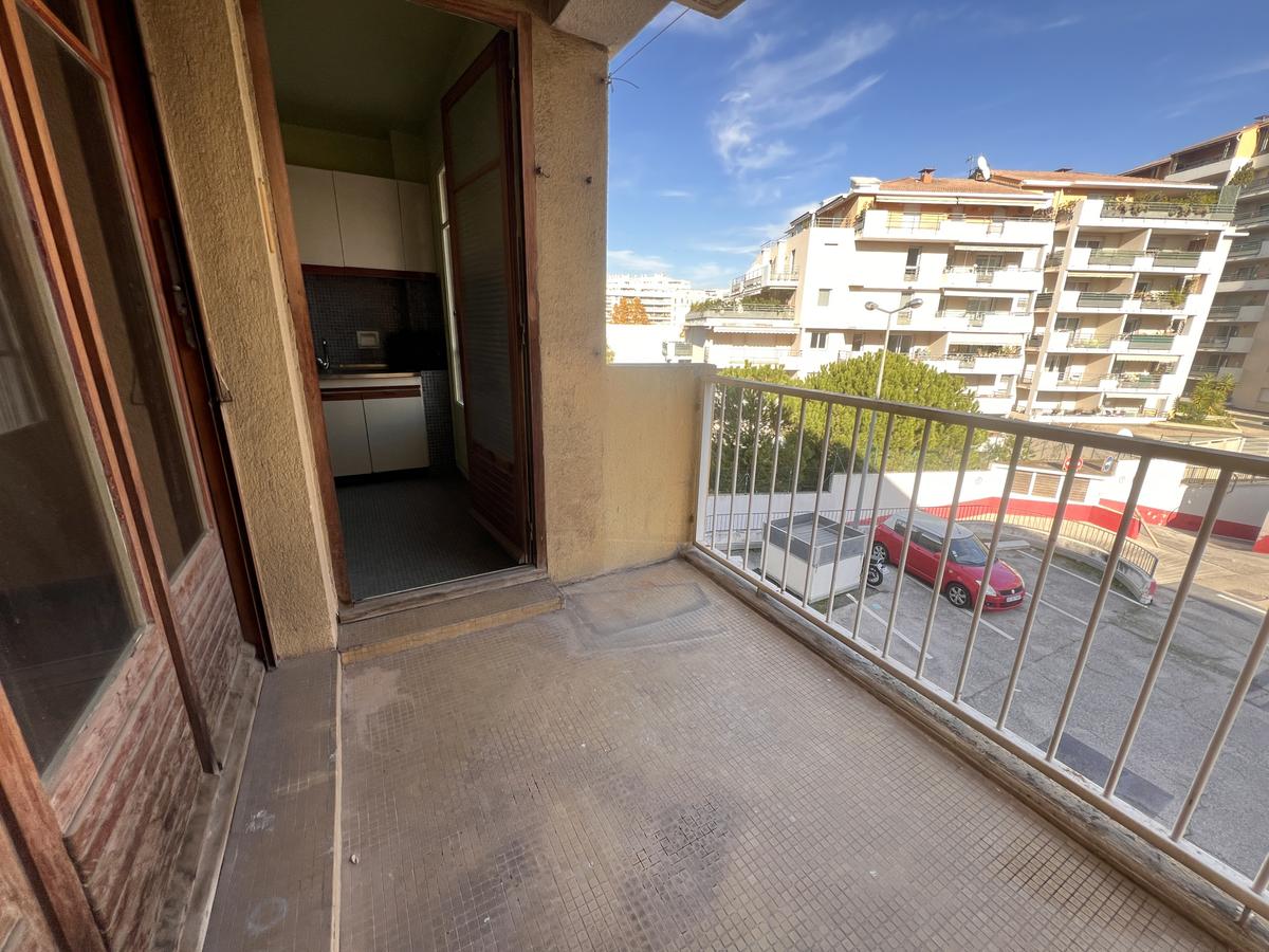 Type 2 Marseille 5e / Timone 41 m2 + Balcon