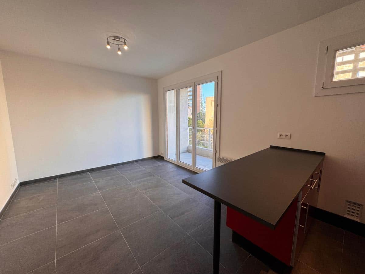 STUDIO – MENPENTI – AV DE TOULON