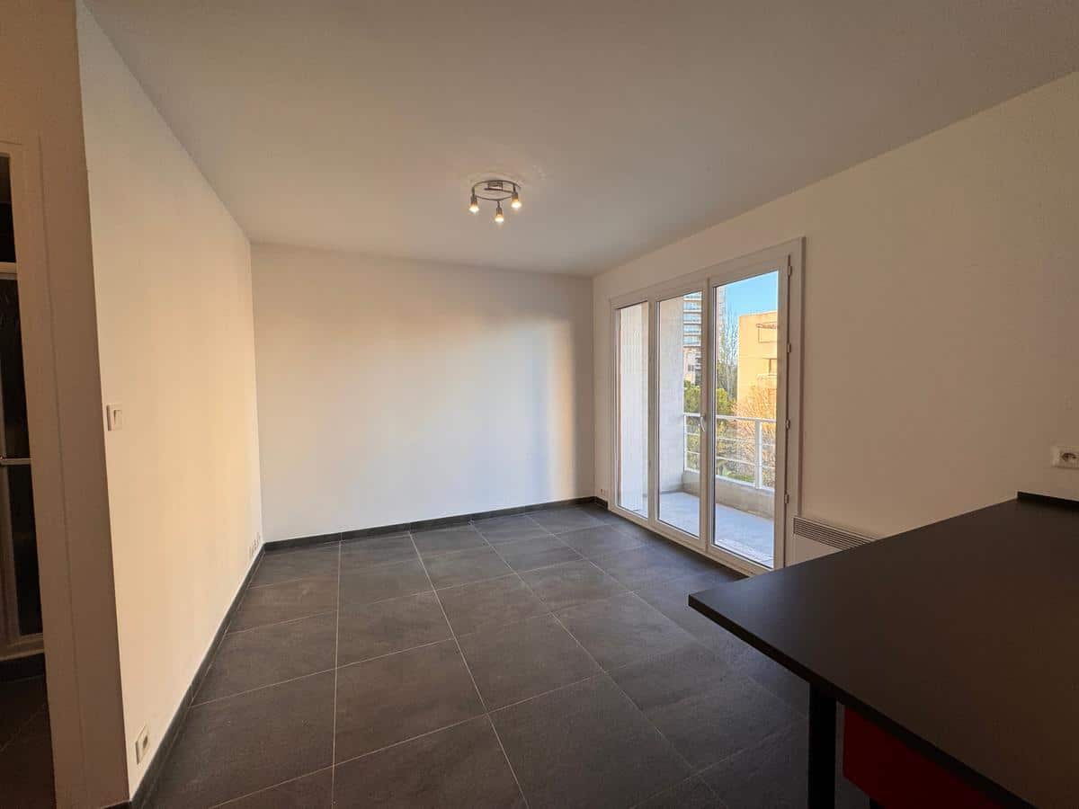 STUDIO – MENPENTI – AV DE TOULON