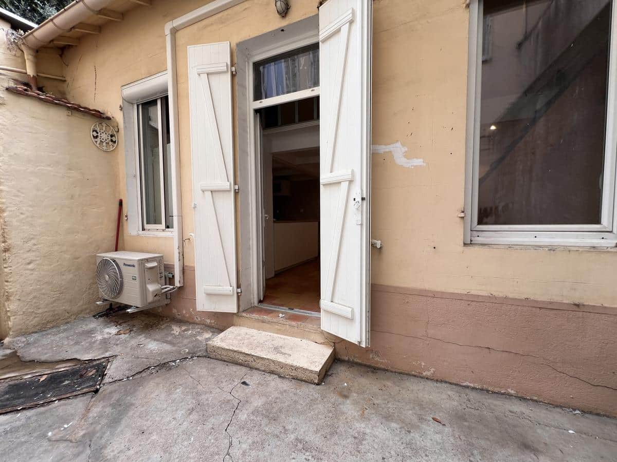 Type Maisonnette fond de cour Marseille 13008