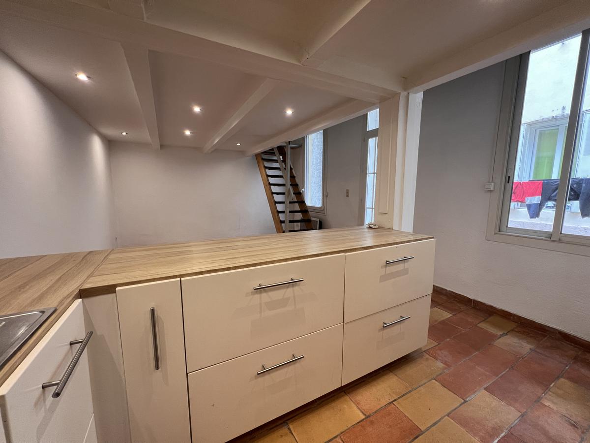 Type Maisonette at the back of the courtyard Marseille 13008