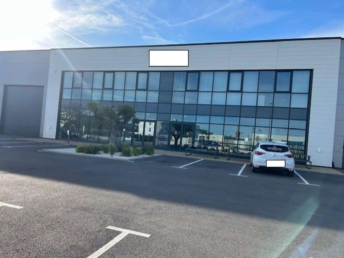 Business premises of 1831m2 for rent in Miramas