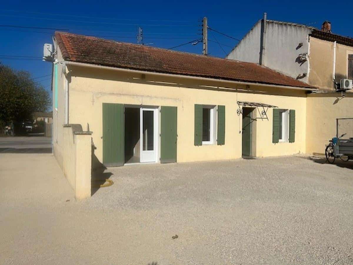 LIVING ROOM - FOR RENT - OFFICES IN A HOUSE