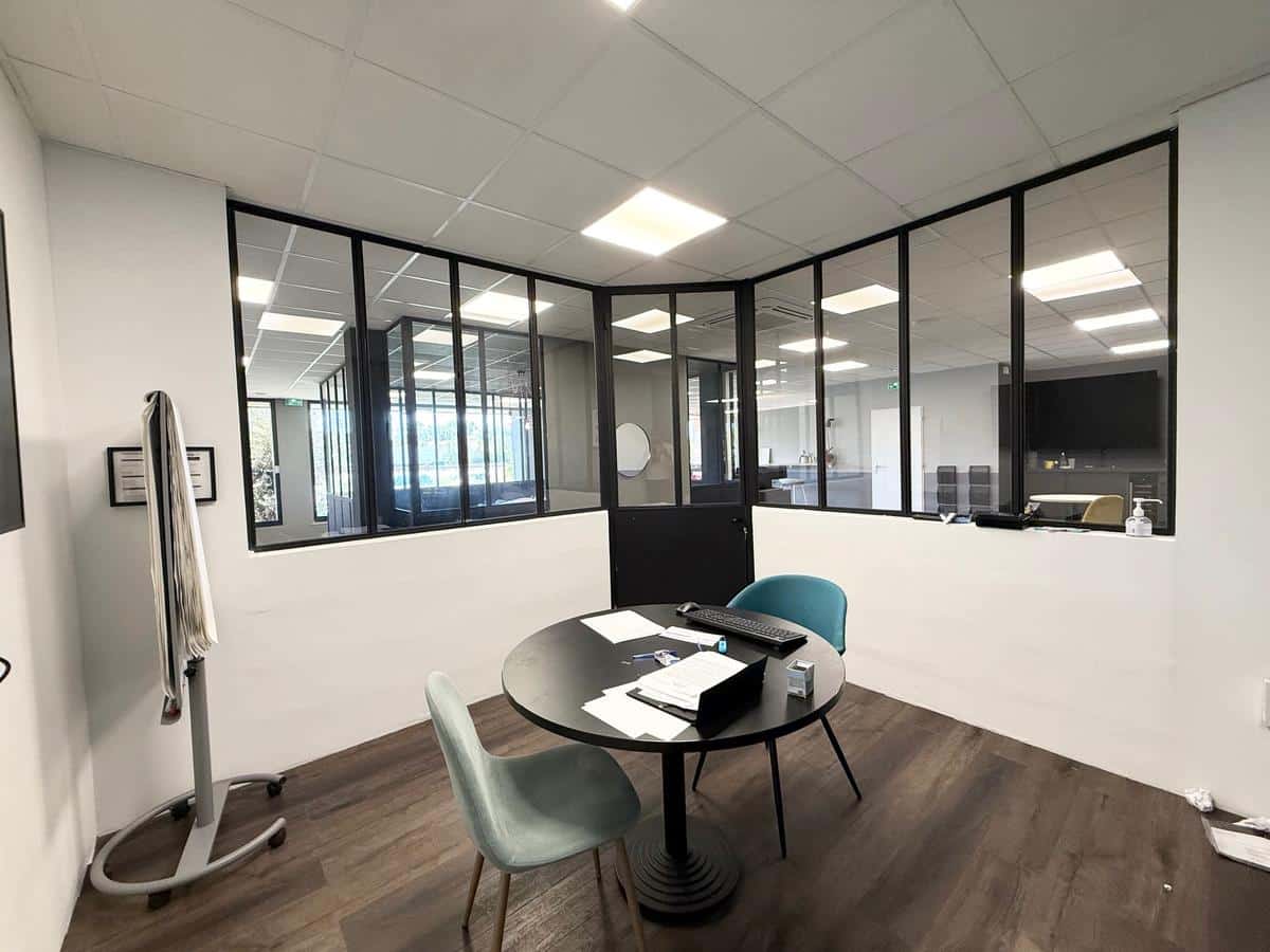 Commercial premises of 210 m2 completely renovated – Les Pennes M