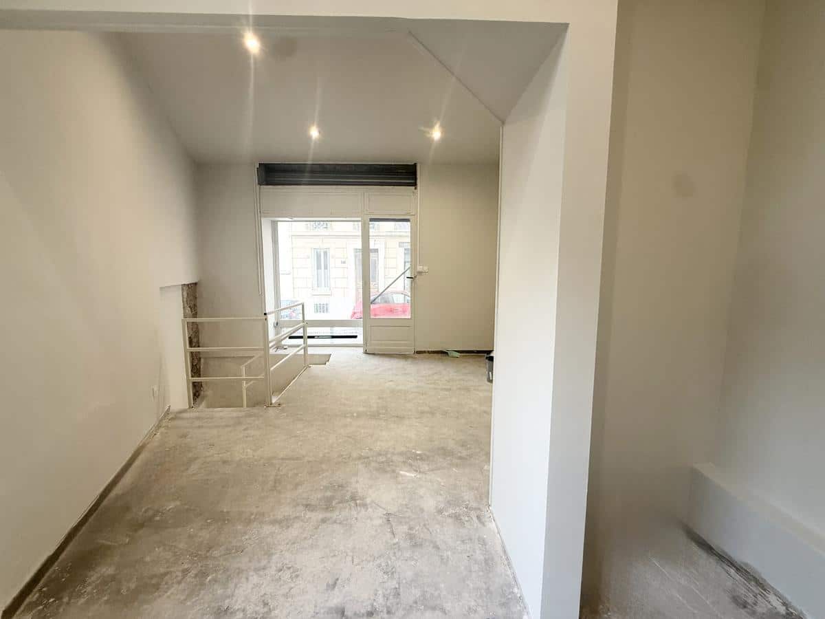Local of 64 m2 Marseille 7th