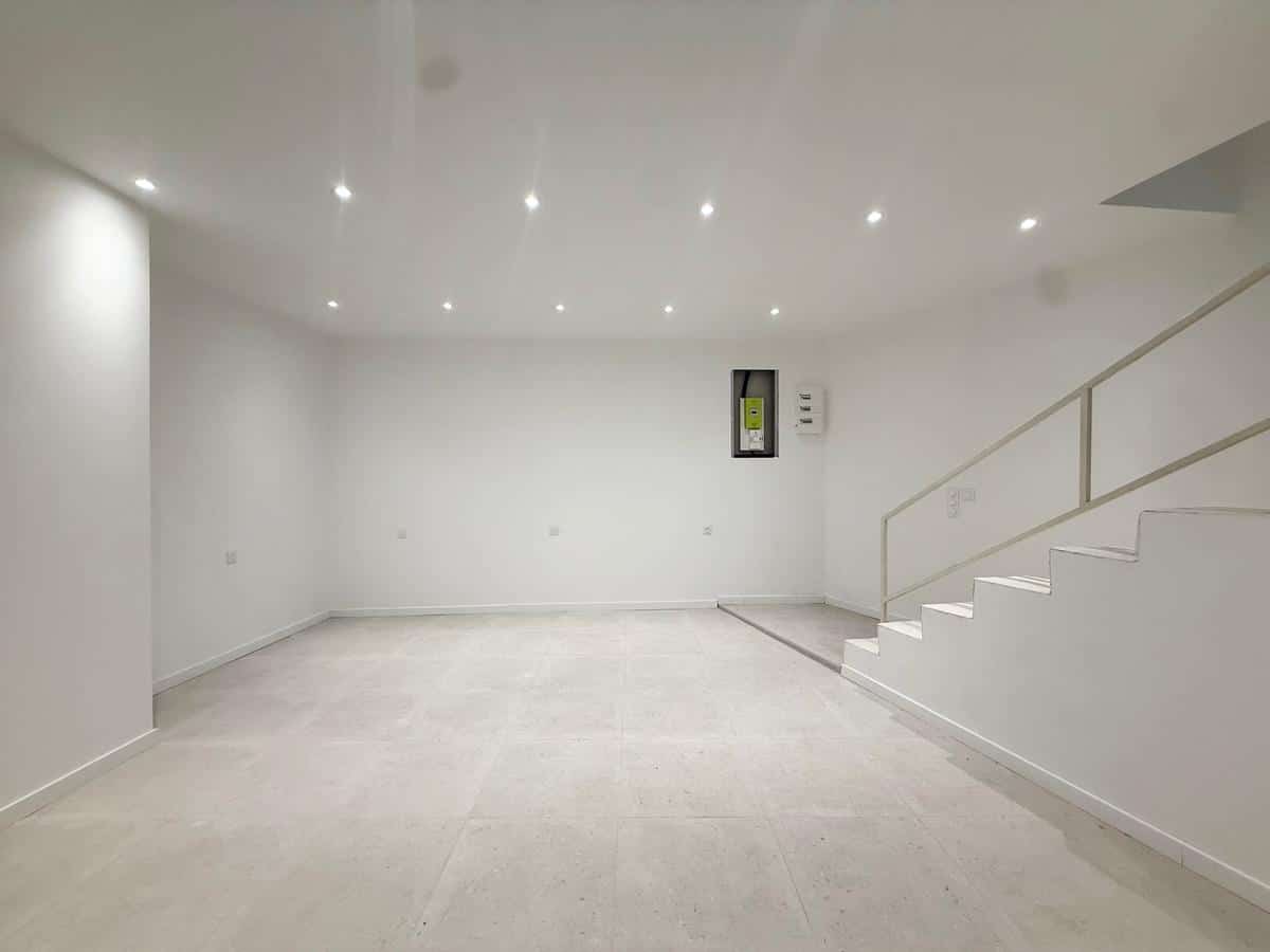 Local of 64 m2 Marseille 7th