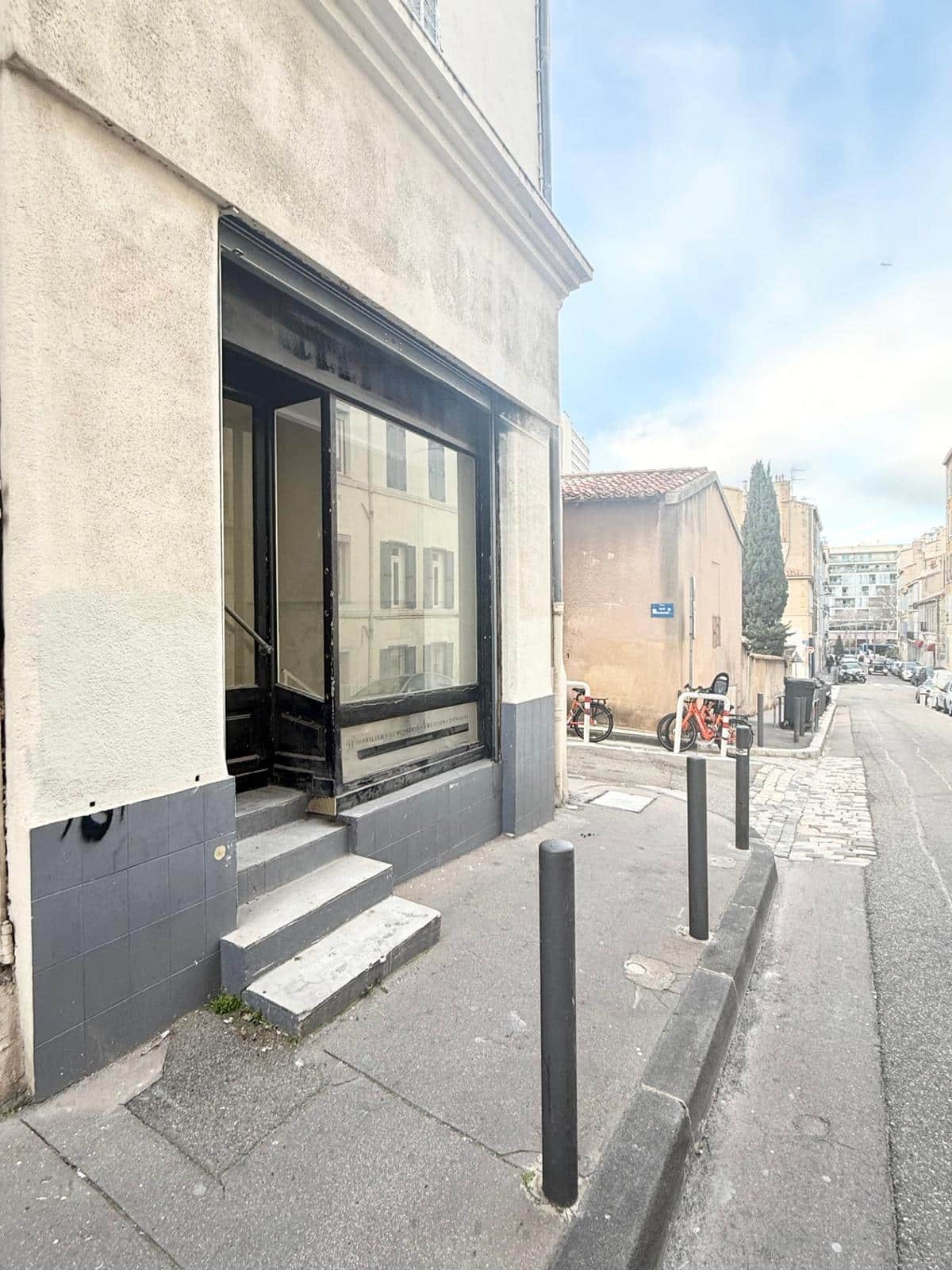 Local of 64 m2 Marseille 7th