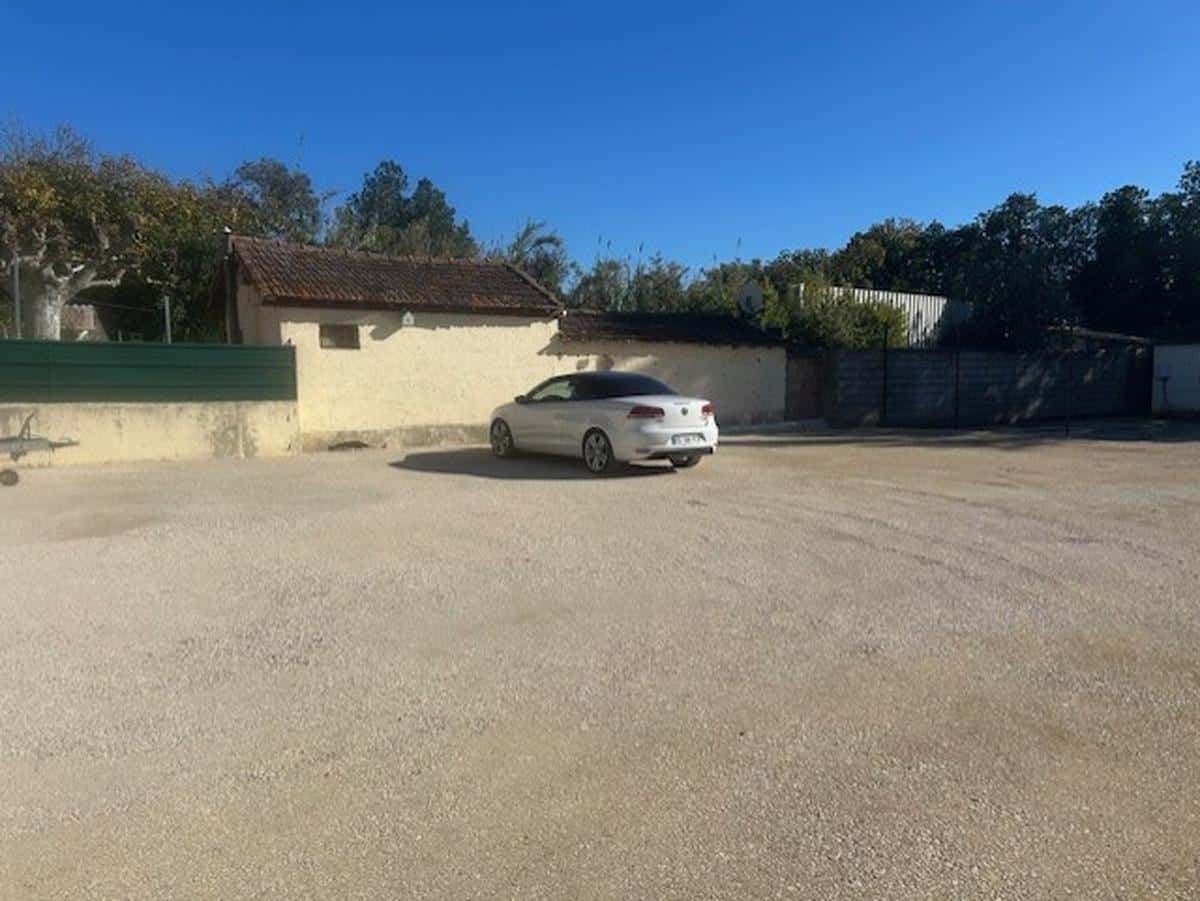 SALON – A LOUER – BUREAUX DANS UNE MAISON