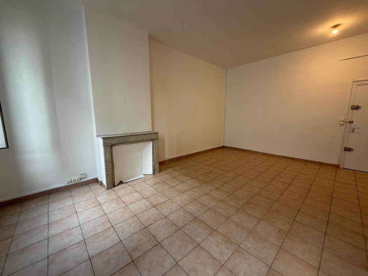 TYPE 1 – NEAR PALAIS LONGCHAMP