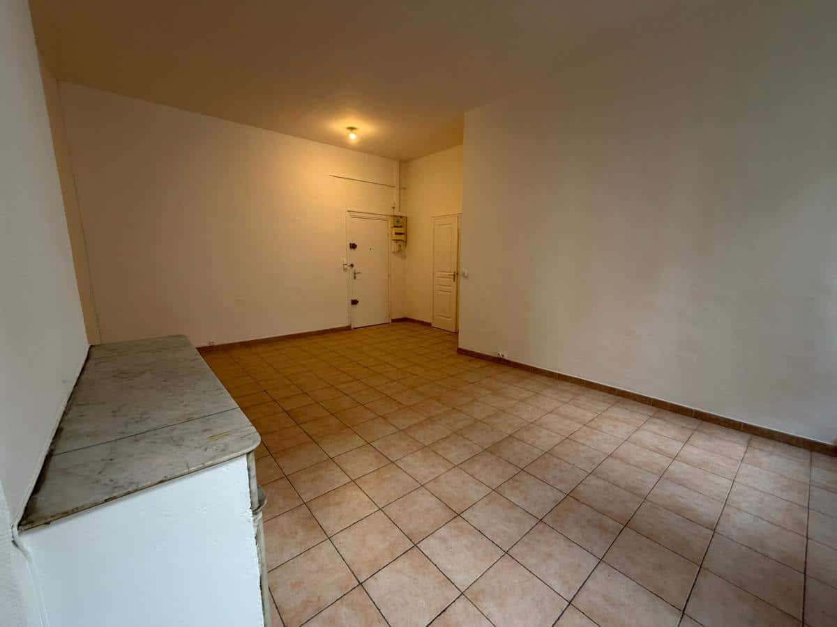 TYPE 1 – NEAR PALAIS LONGCHAMP