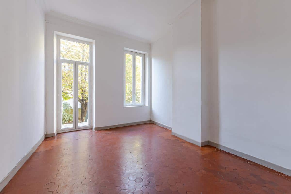 MARSEILLE 13001 THIERS DISTRICT APARTMENT ON THE GROUND FLOOR