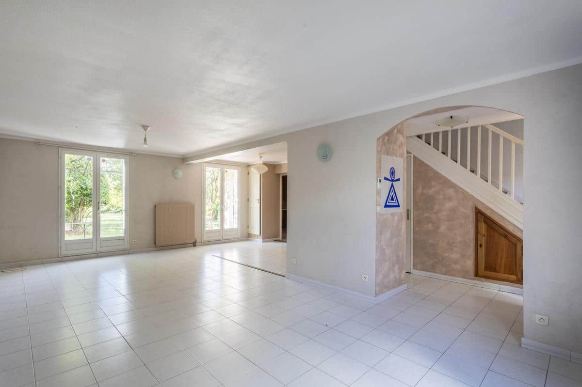 Rare Simiane Collongue villa avec terrasse et jardin