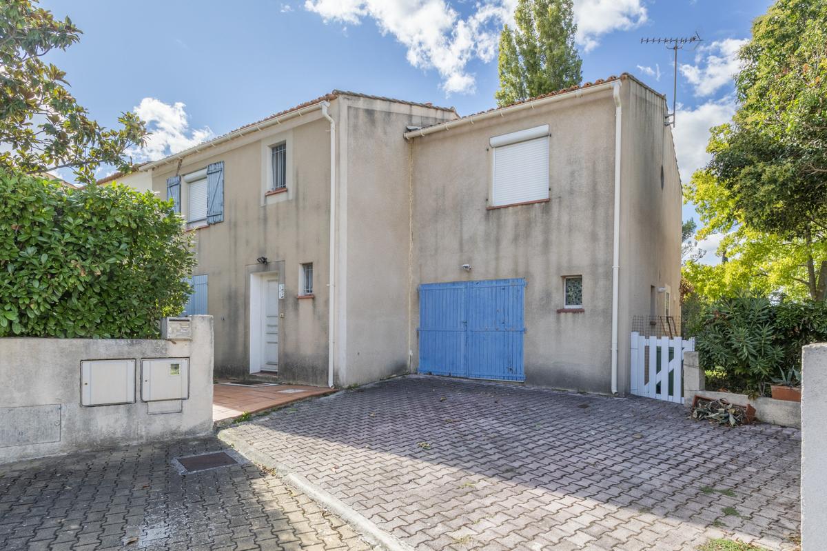 Rare Simiane Collongue villa with terrace and garden