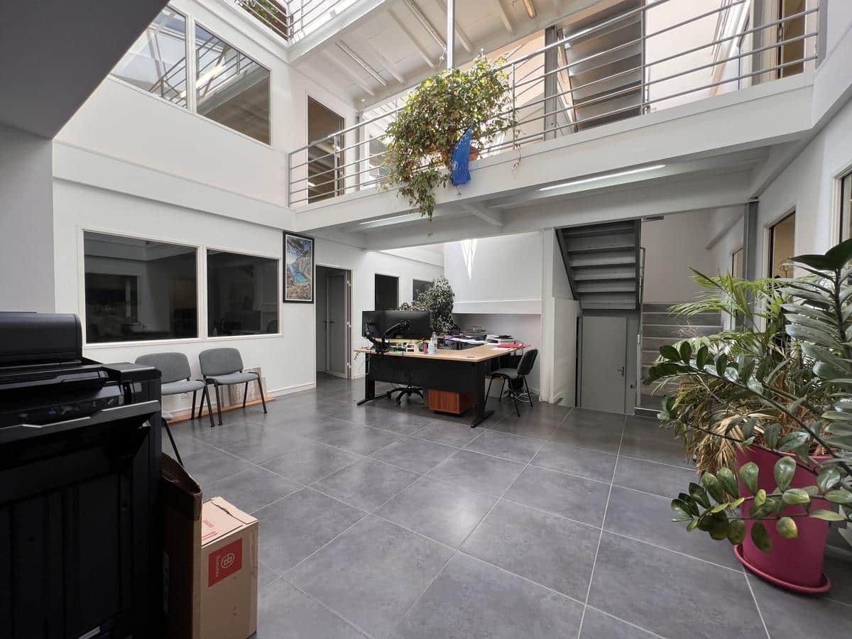 Bureaux sur trois niveaux   Rue Fortia  ...