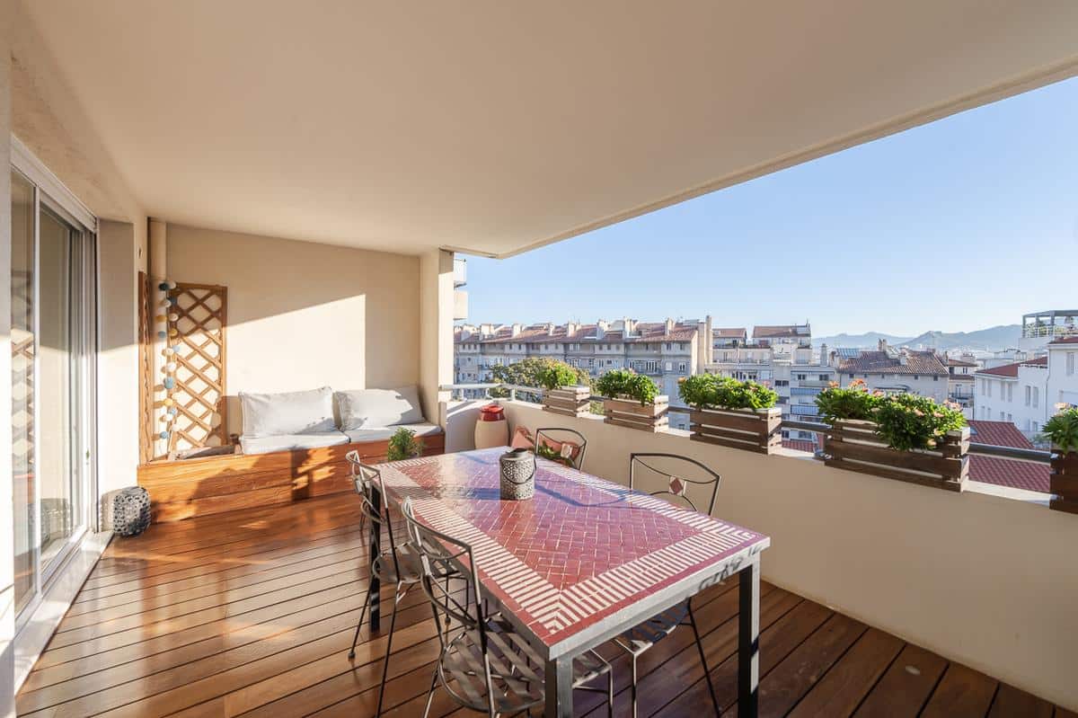 Type 4 de 90 m2 /terrasse / garage Marseille 8ème