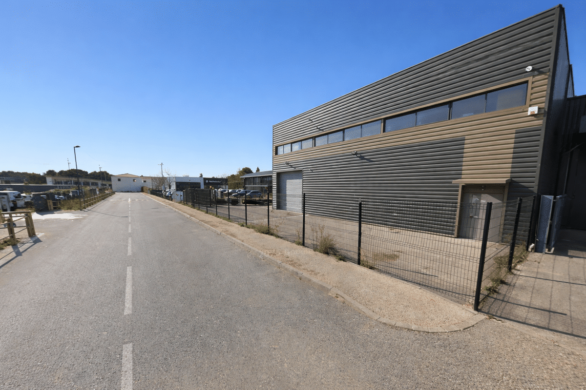 Local d’activité de 330m2 – Pelissanne