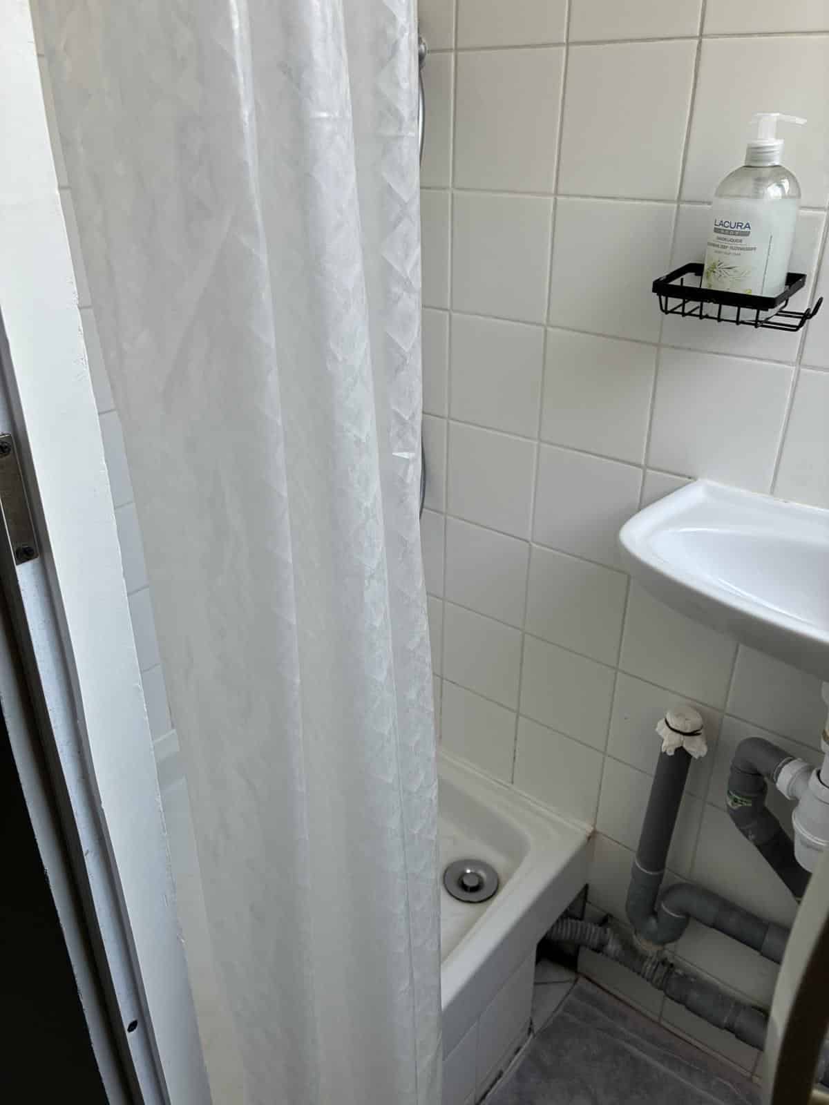 10ème RUE GUY PATIN : UN STUDIO EN DERNIER ETAGE AVEC ASCENS