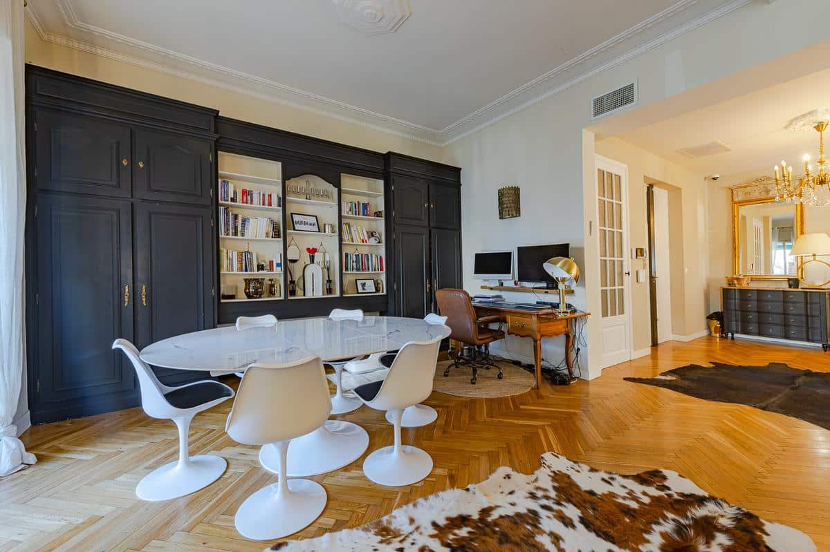 Type 3 of 109 m2 Marseille 8th