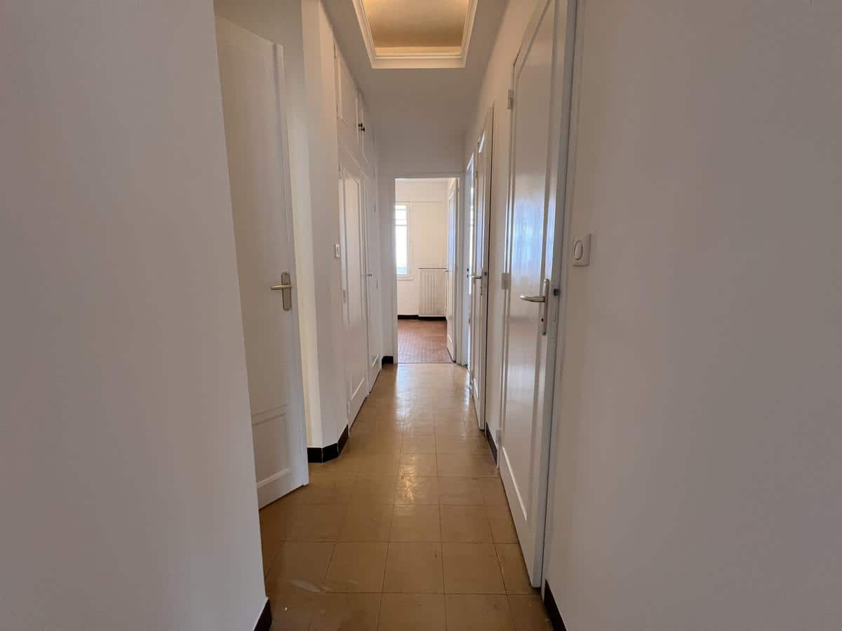 Type 3/4 renovated Marseille 1st (Saint-Charles / Maurice Bou