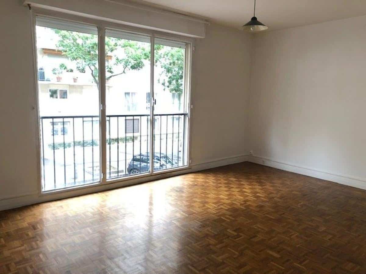 STUDIO FOR RENT WITH PARKING