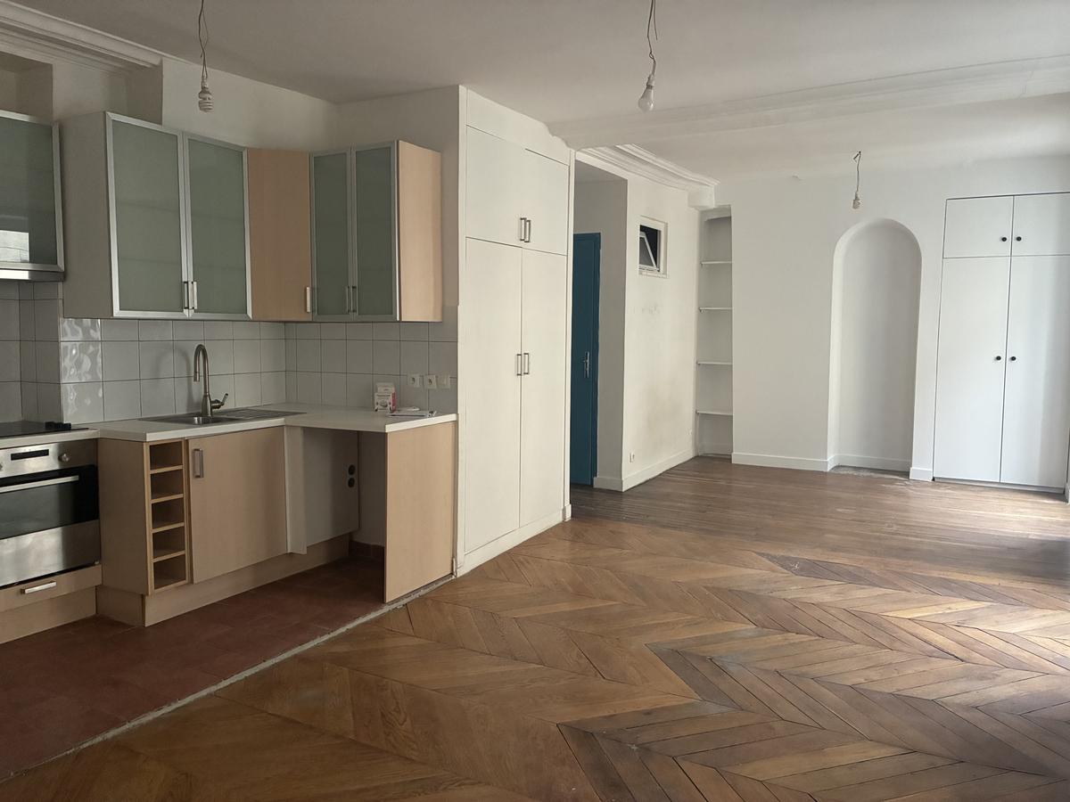 10ÈME Jacques Bonsergent/ rue de lancry : GRAND STUDIO À LOU