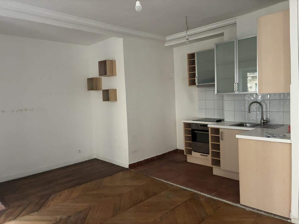 10th Jacques Bonsergent/ rue de Lancry: Large studio in Lou