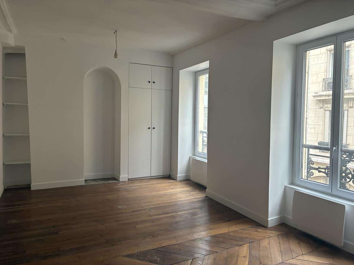 10th Jacques Bonsergent/ rue de Lancry: Large studio in Lou