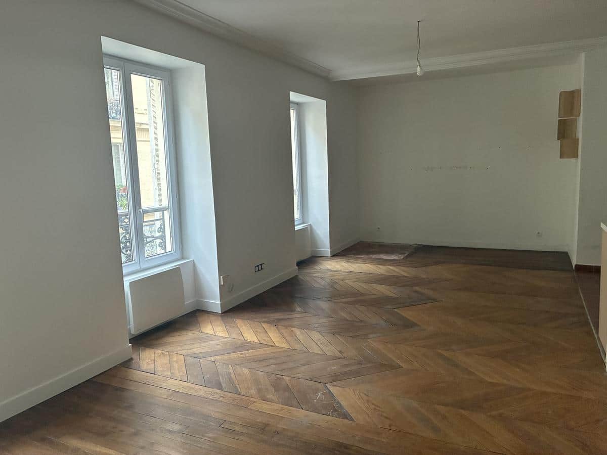 10th Jacques Bonsergent/ rue de Lancry: Large studio in Lou