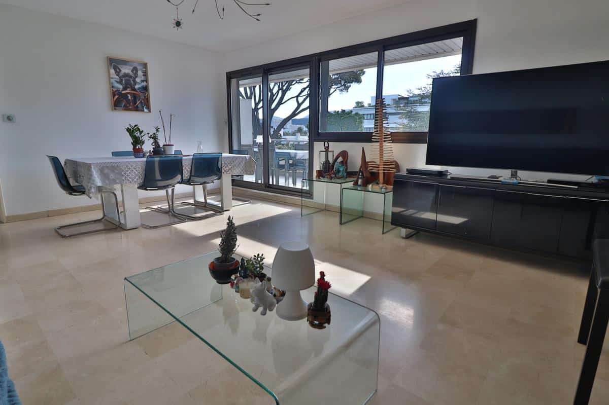 13008 – SAINT ANNE – T2 APARTMENT WITH LARGE TERRACES E