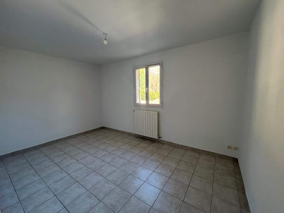 APPARTEMENT T3 A VENDRE A EYGUIERES