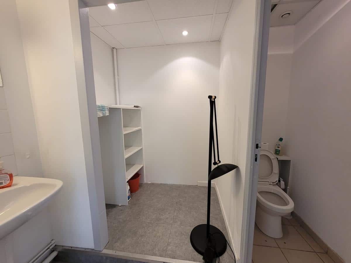 LOCAL PROFESSIONNEL A USAGE DE BUREAU TOUR MEDITERRANEE  JUL