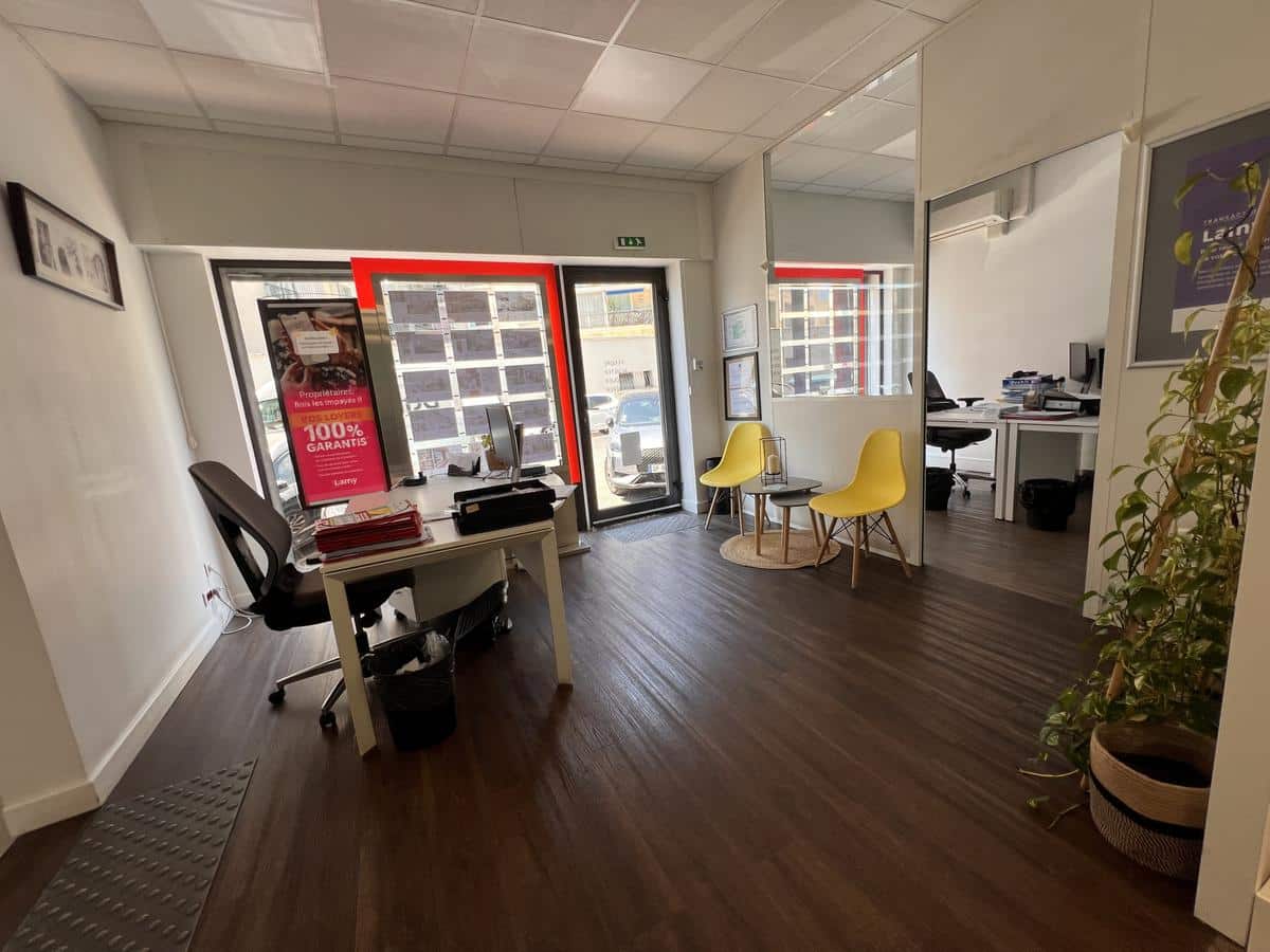 COMMERCIAL PREMISES – PONT DE VIVAUX