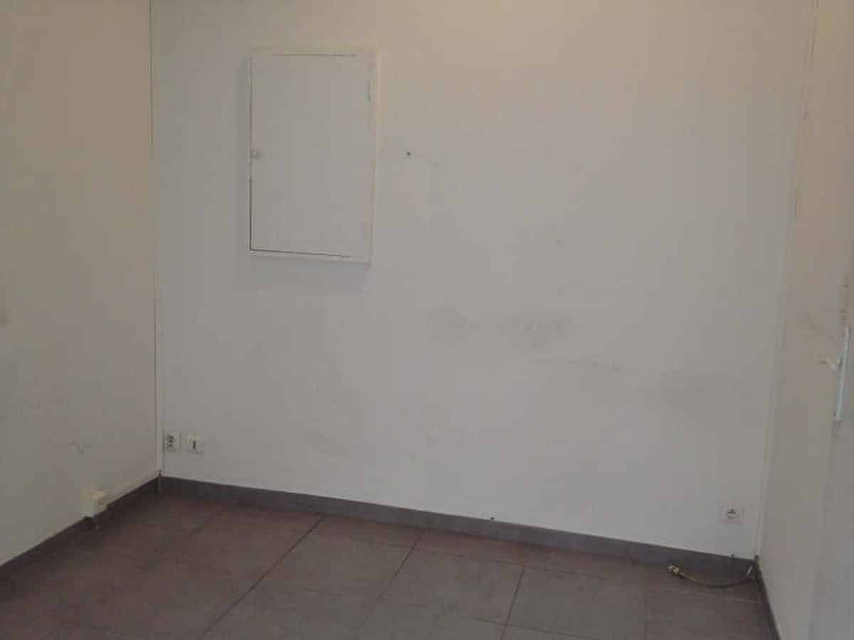 COMMERCIAL PREMISES – PONT DE VIVAUX