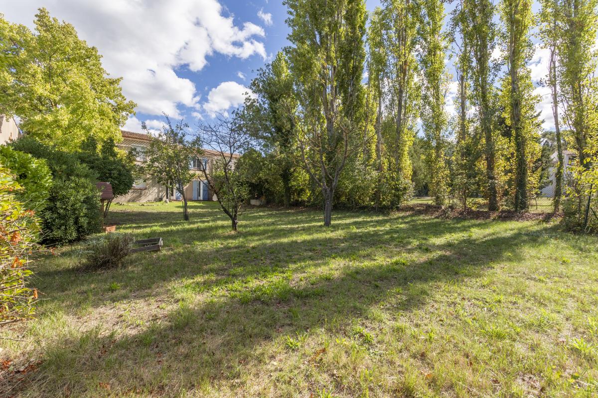Rare Simiane Collongue  villa  avec terrasse et jardin