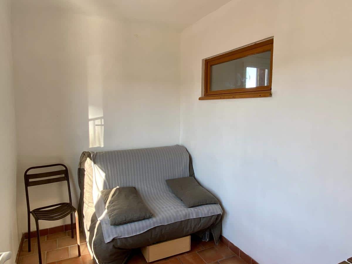 Furnished one-bedroom apartment on Rue Constantin with terrace