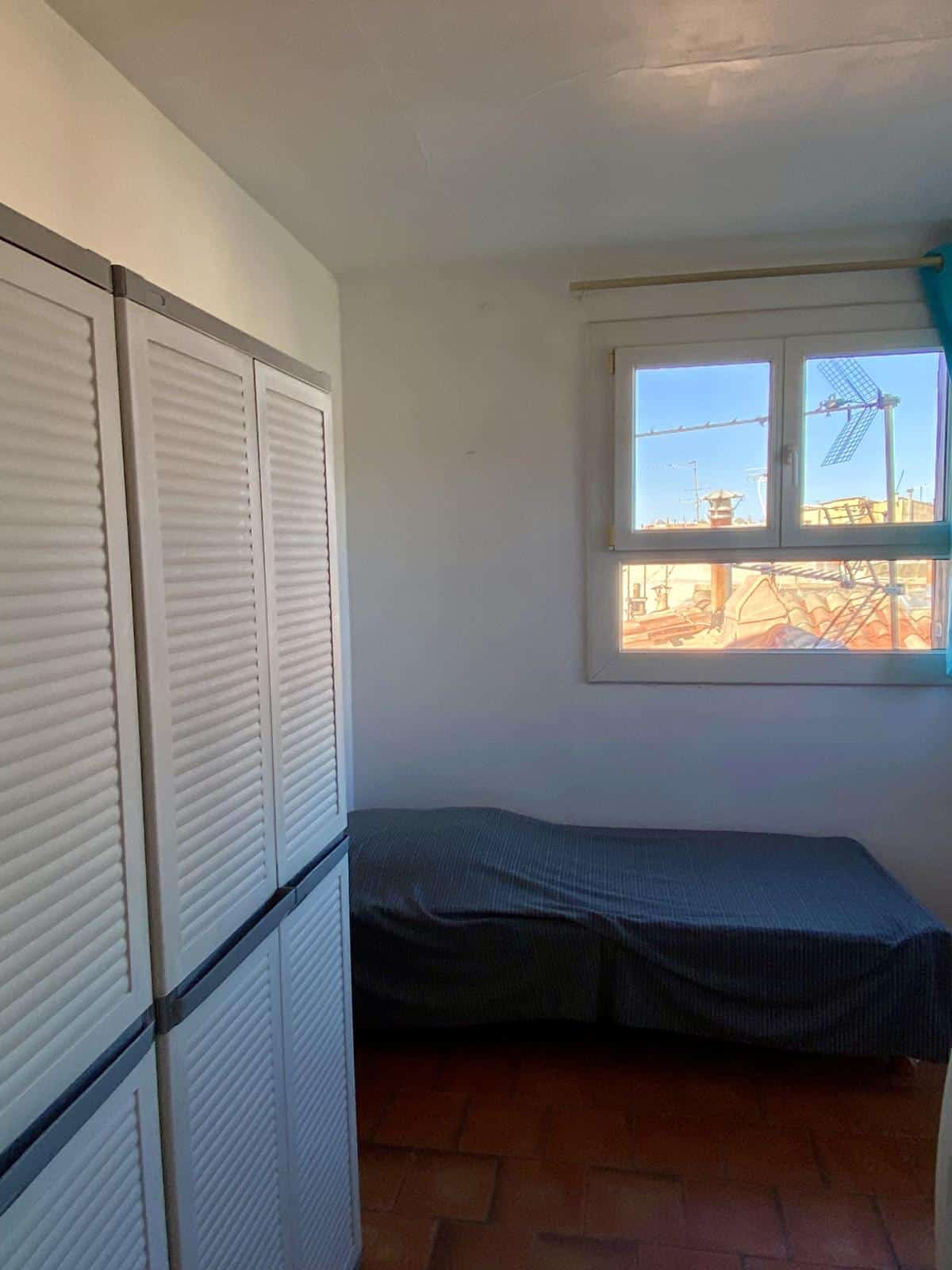 Furnished one-bedroom apartment on Rue Constantin with terrace