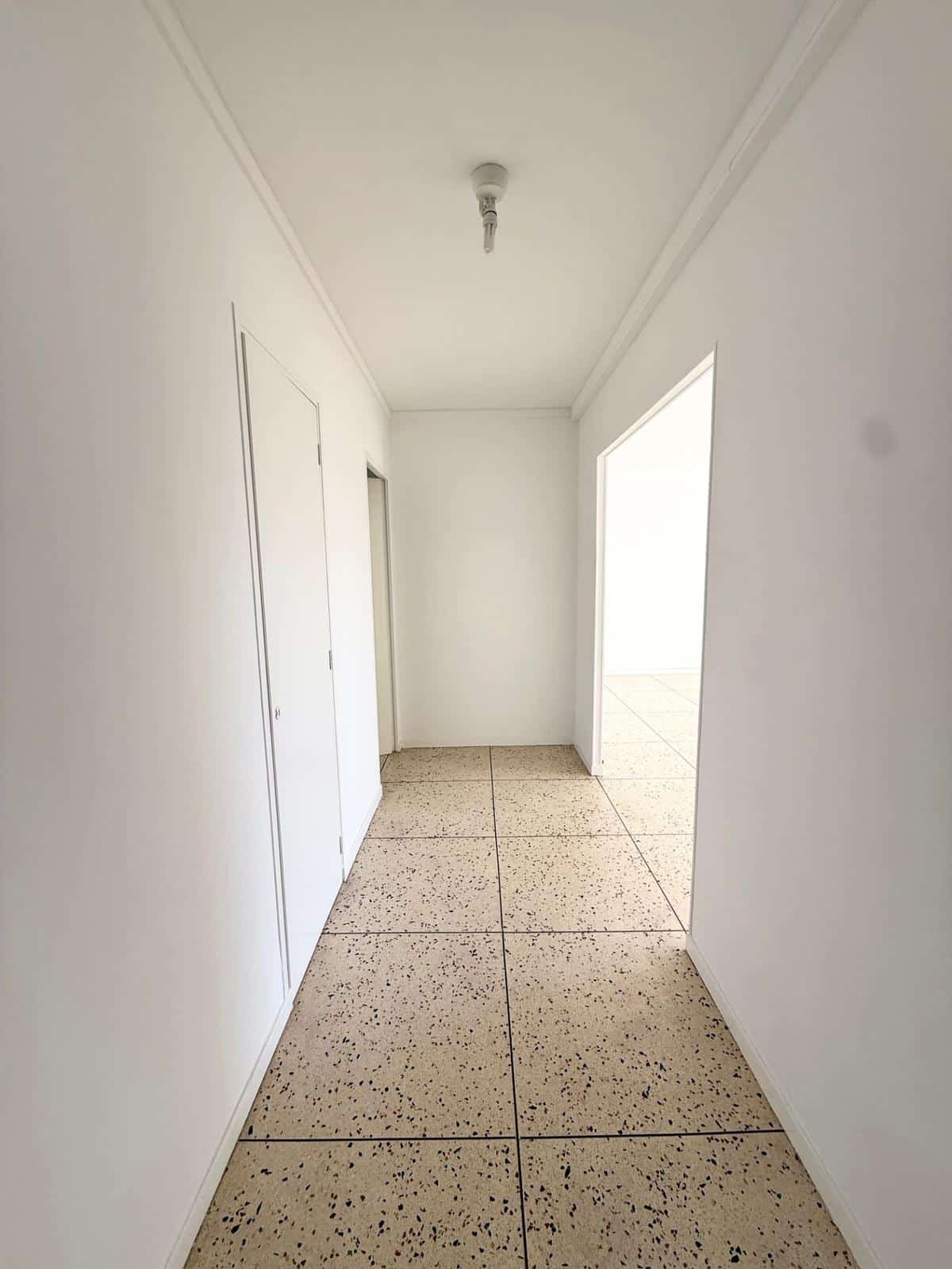 Type 3 de 70 m2 + balcon + cave  Marseile 9ème