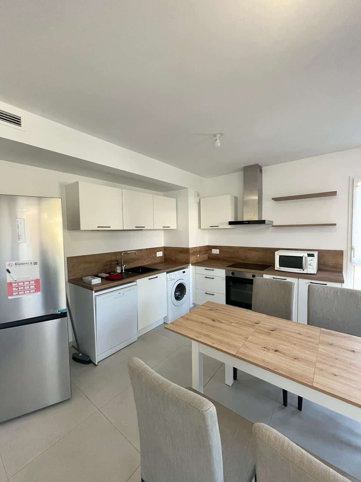 New furnished 2-bedroom apartment in the Les Ocres de Puyricard residence