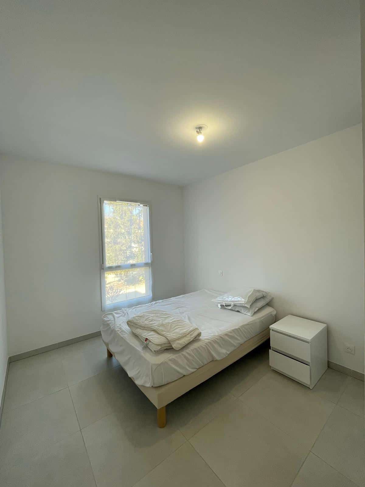 New furnished 2-bedroom apartment in the Les Ocres de Puyricard residence