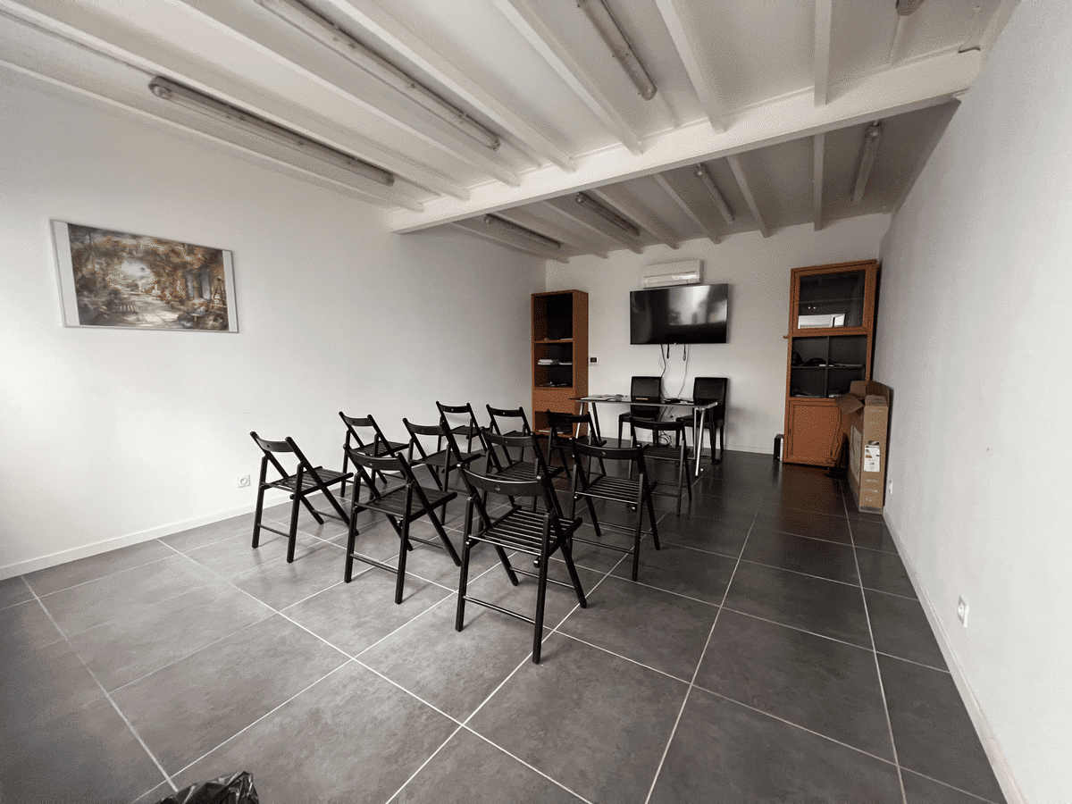 Offices on three levels Rue Fortia Marseille 13001