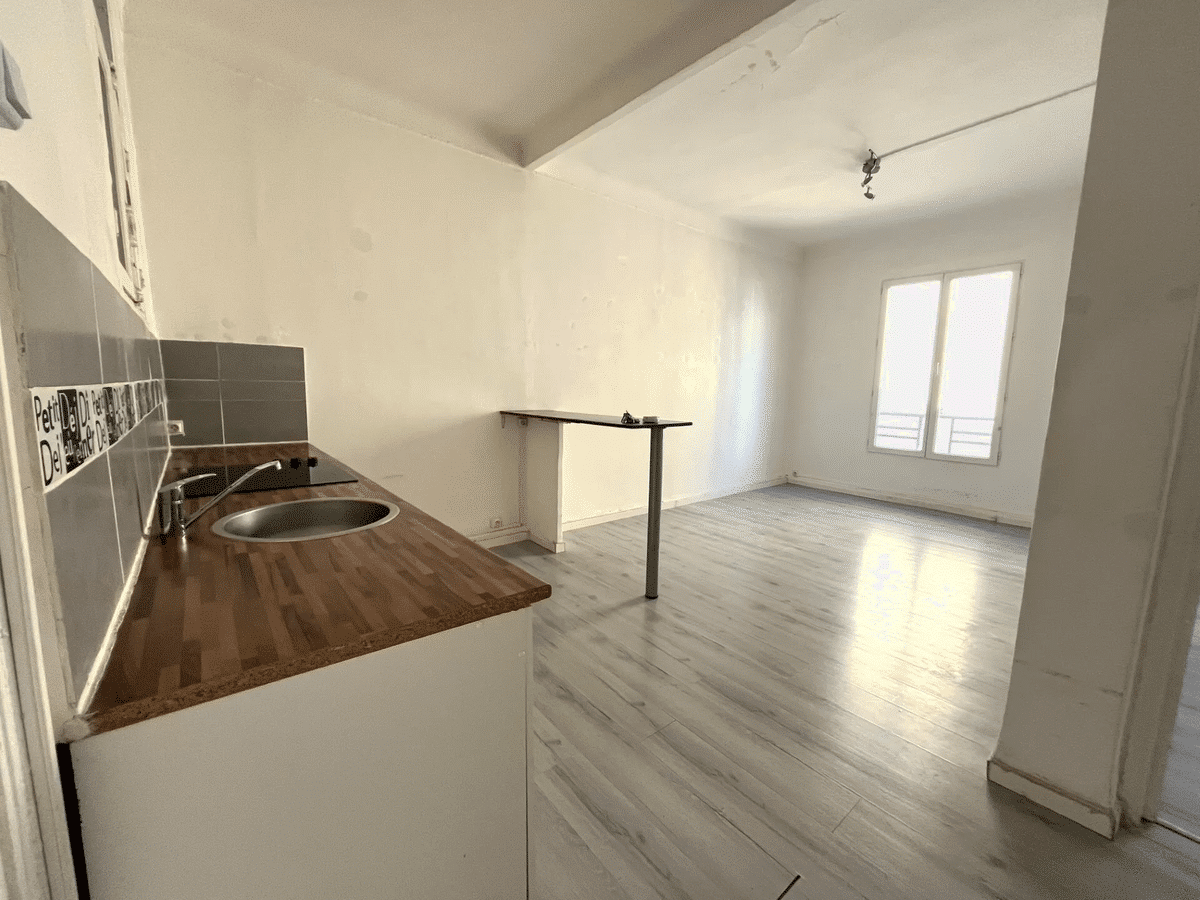 Appartement 2 pièces, 40 m2 à vendre à Marseille 6eme.