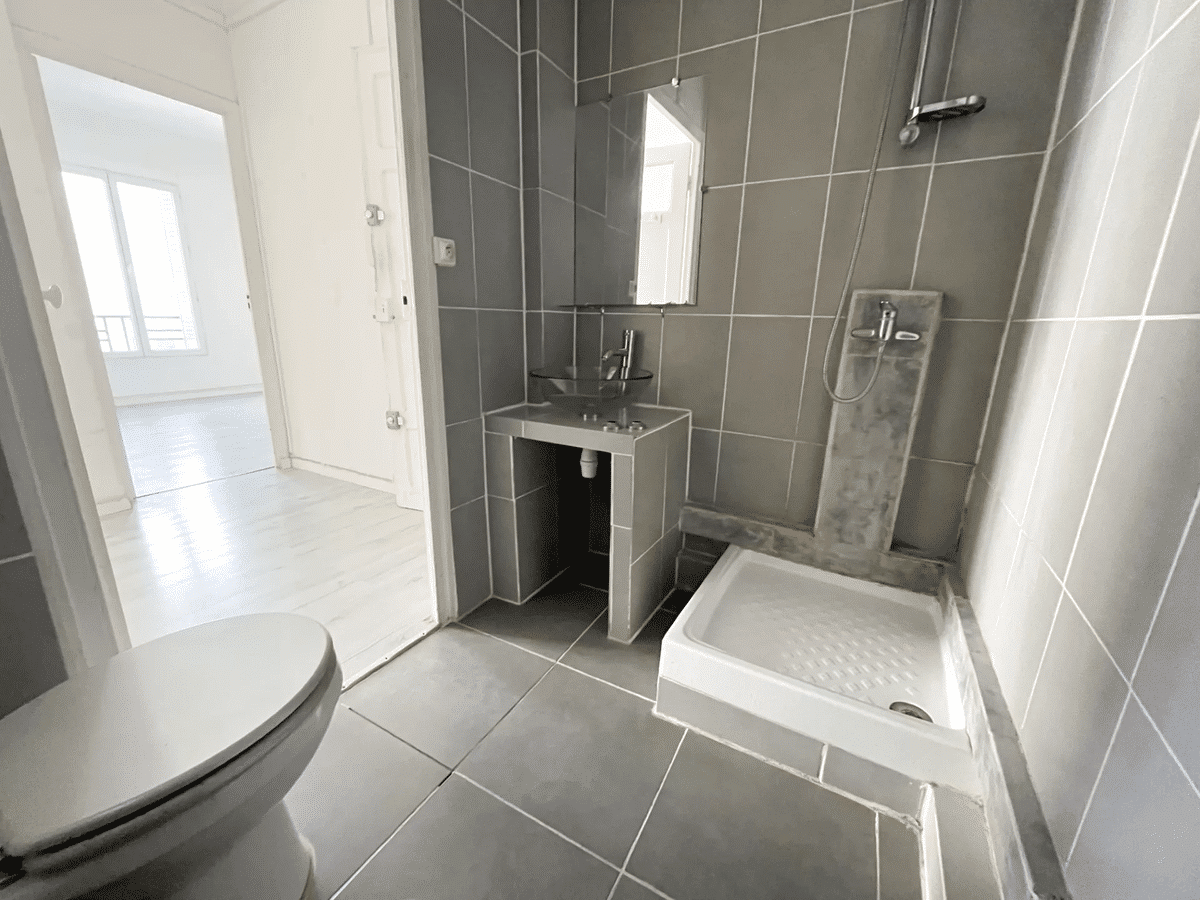 2 room apartment, 40 m2 for sale in Marseille 6th.