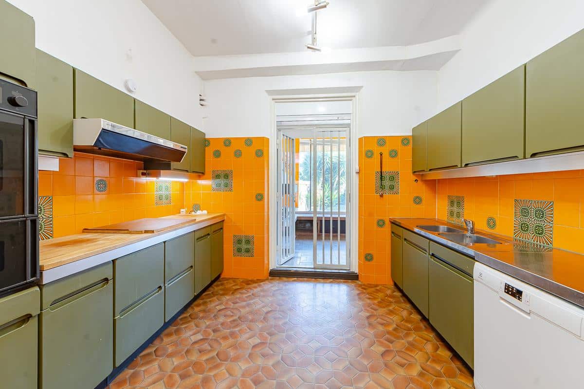 EXCLUSIVE MARSEILLE 13008 LA PLAGE NEIGHBORHOOD VIEW AND NEARBY