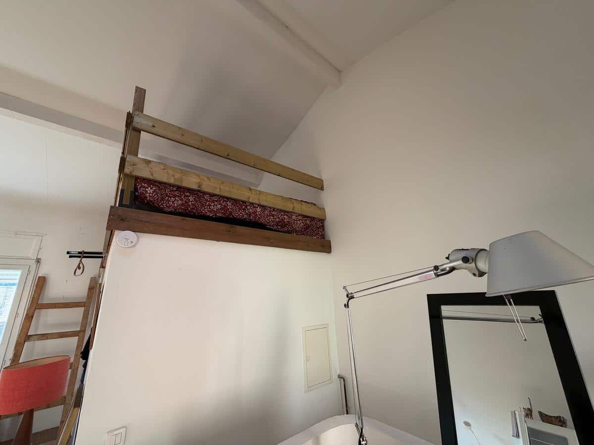 FURNISHED STUDIO – MAZARGUES VILLAGE